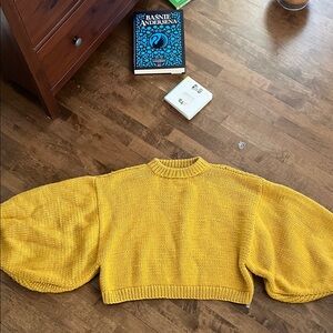 I love Mr mittens yellow bubble sleeves sweater M/L